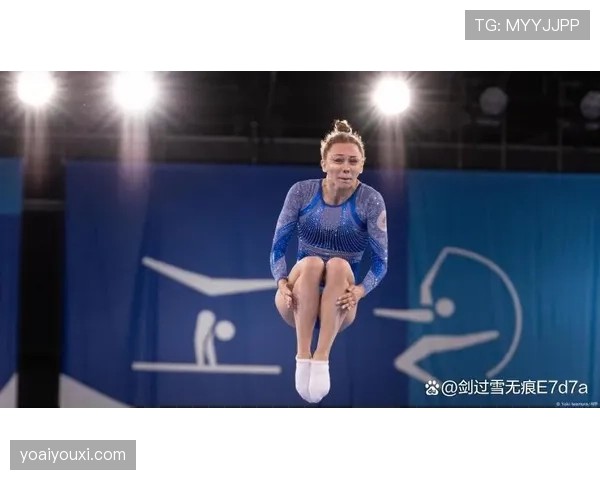 朱雪莹这是分身术吧，赛场冰山女王，生活照甜到犯规